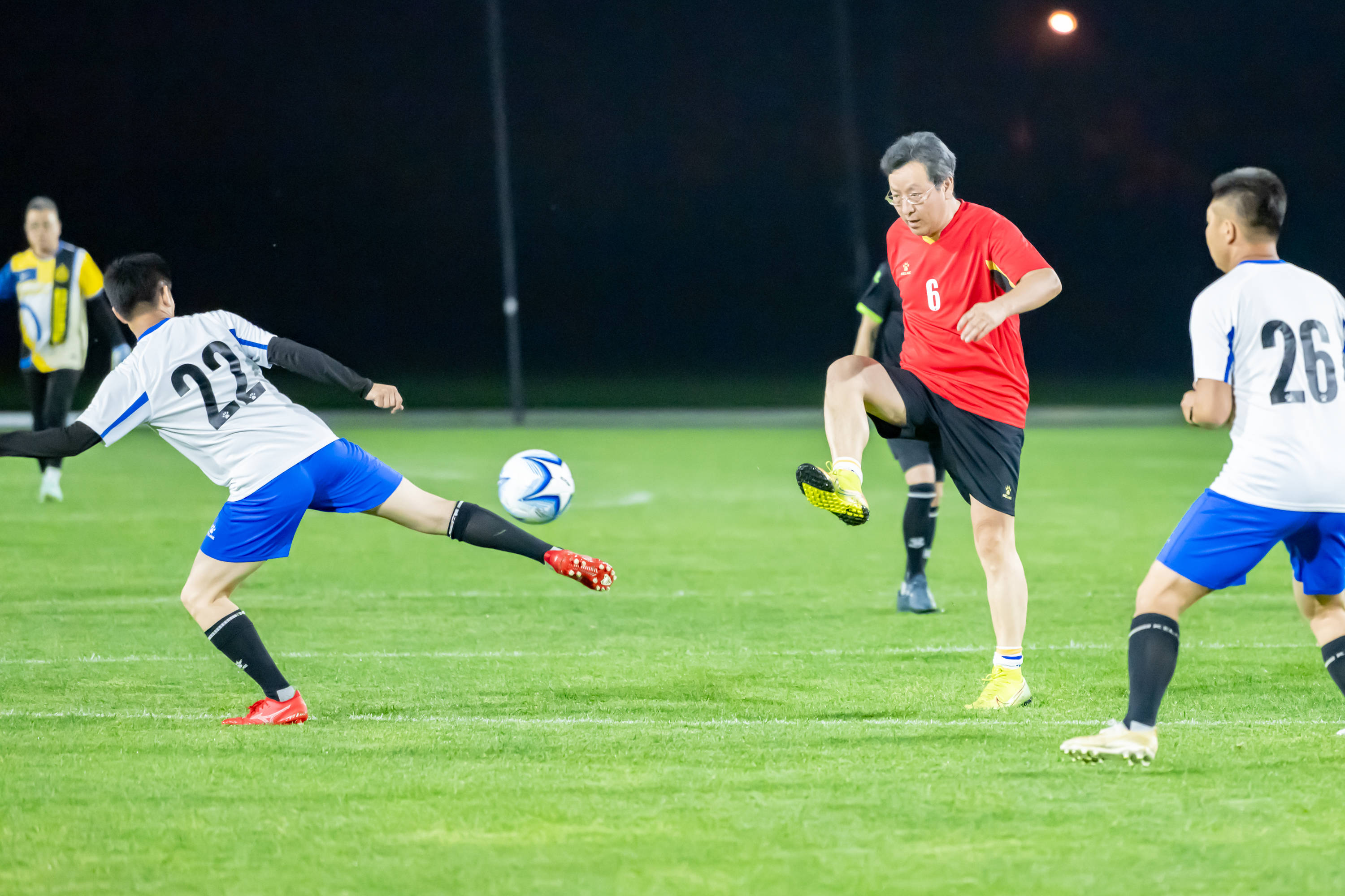 本文将从多 本文将从多